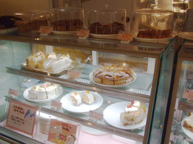 クレヨンハウス オーガニックレストラン 広場 ケーキおばさん